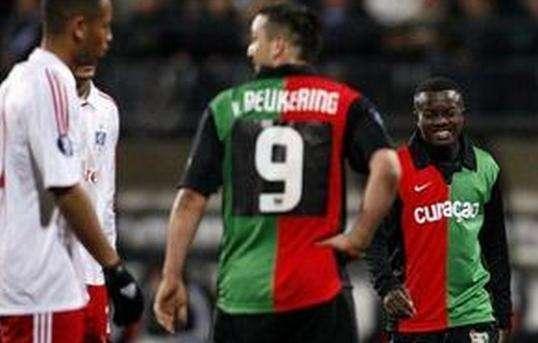 中强调了 中强调了